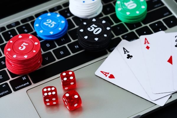 Antarmuka aplikasi mobile bbtn4d menampilkan pasar Liga 1 Indonesia dan opsi deposit